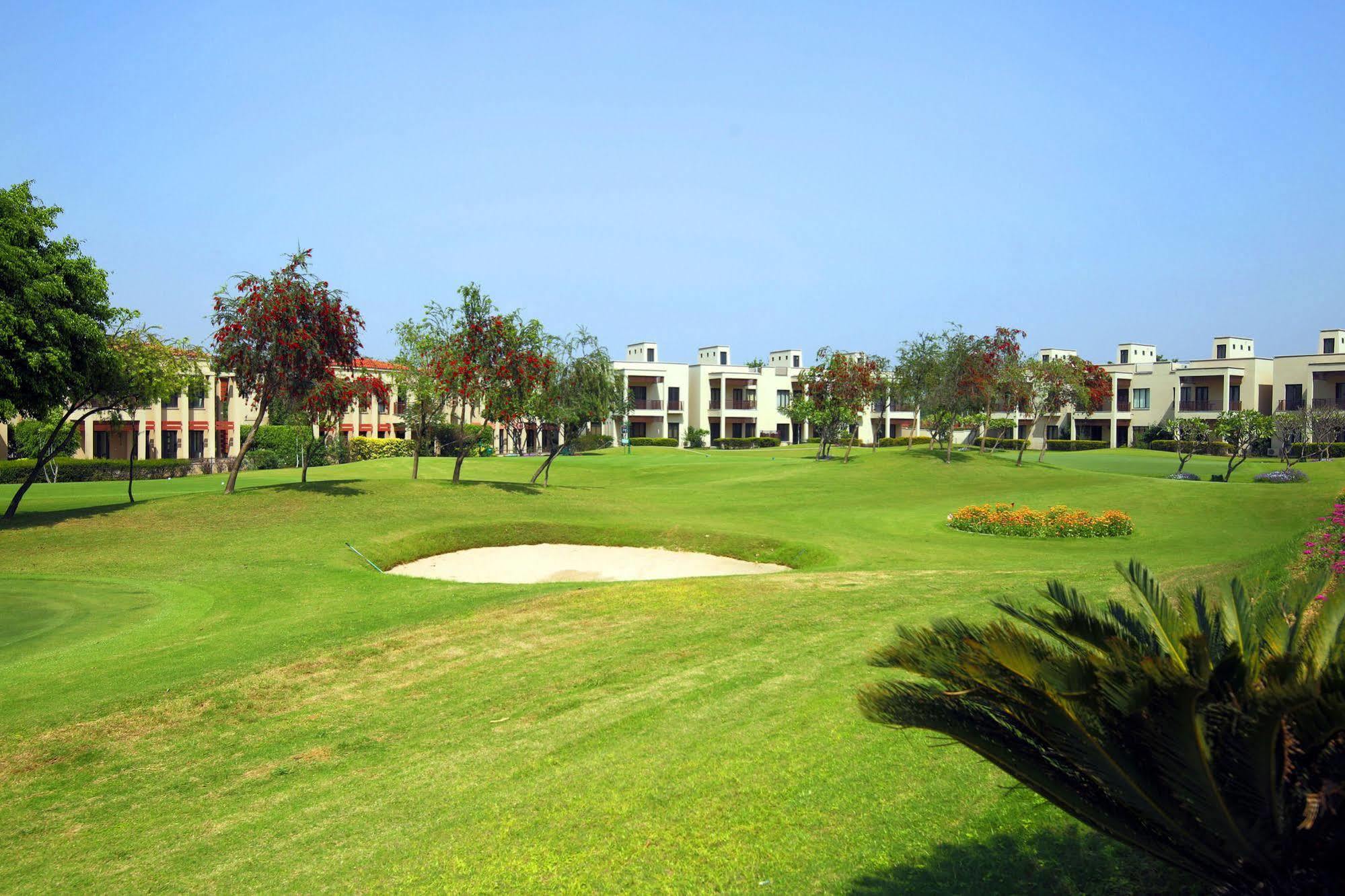 Lemon Tree Hotel, Tarudhan Valley, Manesar Гургаон Екстериор снимка